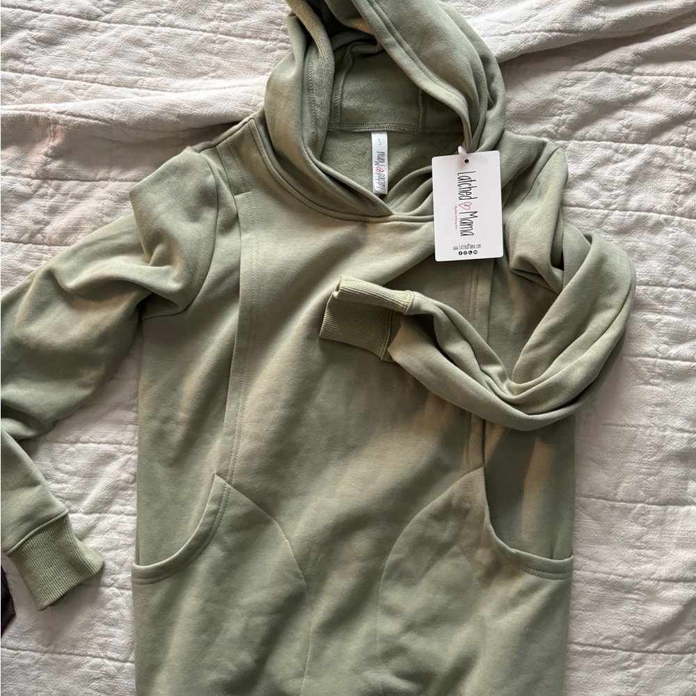 NWT latched mama sweatshirt